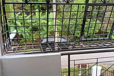 Corner lot! Double Storey Terrace House Taman Seroja, Bandar Baru Salak Tinggi, Sepang for Sale!