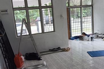 Corner lot! Double Storey Terrace House Taman Seroja, Bandar Baru Salak Tinggi, Sepang for Sale!