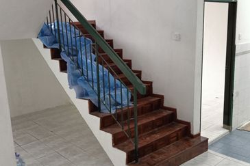 Corner lot! Double Storey Terrace House Taman Seroja, Bandar Baru Salak Tinggi, Sepang for Sale!