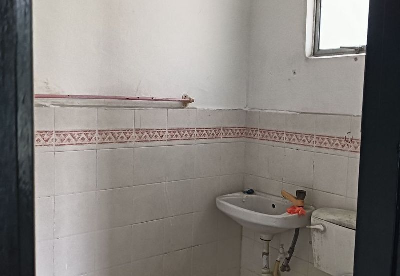 Corner lot! Double Storey Terrace House Taman Seroja, Bandar Baru Salak Tinggi, Sepang for Sale!