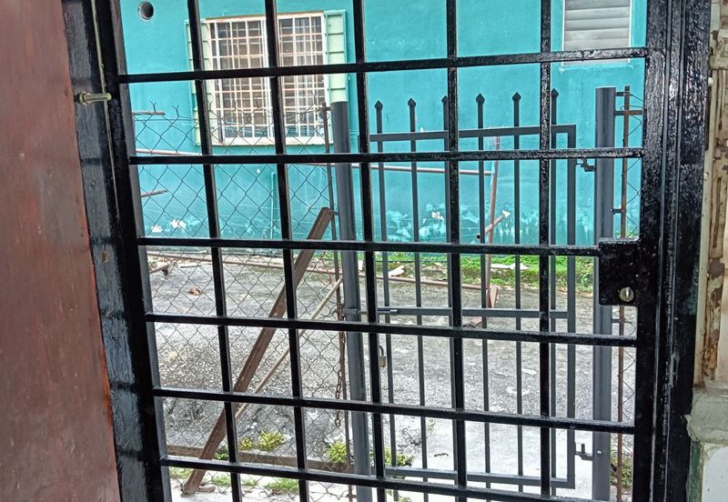 Corner lot! Double Storey Terrace House Taman Seroja, Bandar Baru Salak Tinggi, Sepang for Sale!