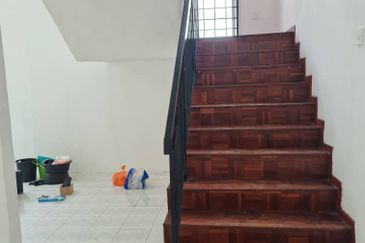 Corner lot! Double Storey Terrace House Taman Seroja, Bandar Baru Salak Tinggi, Sepang for Sale!