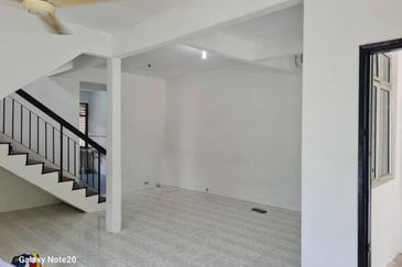 Corner lot! Double Storey Terrace House Taman Seroja, Bandar Baru Salak Tinggi, Sepang for Sale!