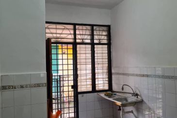Corner lot! Double Storey Terrace House Taman Seroja, Bandar Baru Salak Tinggi, Sepang for Sale!