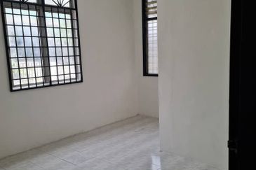 Corner lot! Double Storey Terrace House Taman Seroja, Bandar Baru Salak Tinggi, Sepang for Sale!