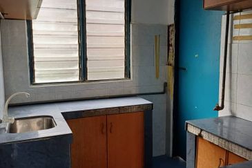 Lower Floor @Level 1 Flat Section 10 Wangsa Maju sebelah Surau Darul Huda for Sale!