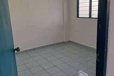 Lower Floor @Level 1 Flat Section 10 Wangsa Maju sebelah Surau Darul Huda for Sale!
