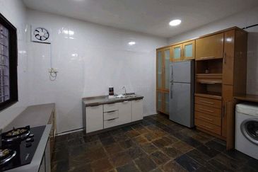 Double Storey Terrace House at Taman Bukit Mewah Kajang for Rent!