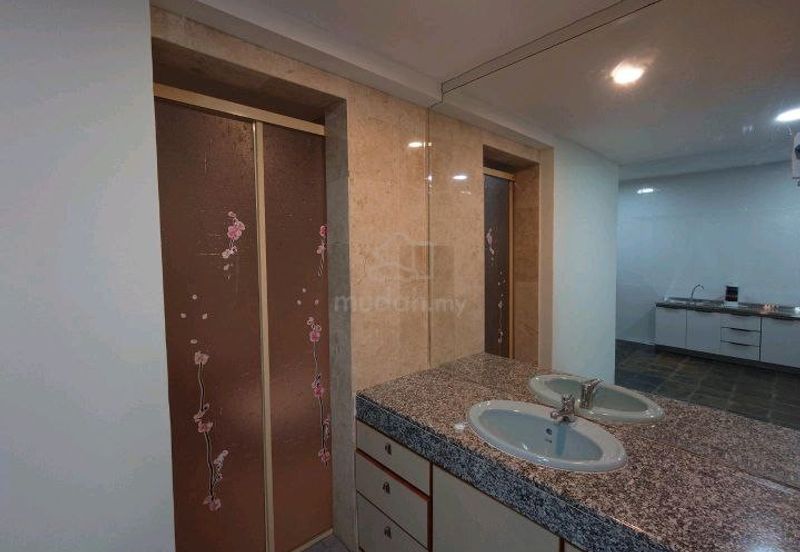 Double Storey Terrace House at Taman Bukit Mewah Kajang for Rent!