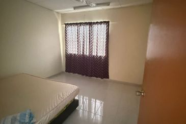 Double Storey Terrace House at Taman Taman Kantan Permai for Rent!