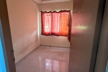 Double Storey Terrace House at Taman Taman Kantan Permai for Rent!