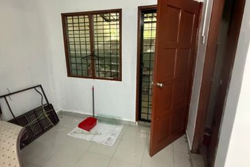 Double Storey Terrace House at Taman Taman Kantan Permai for Rent!