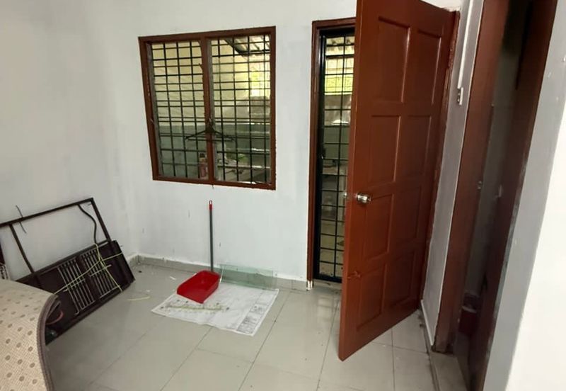 Double Storey Terrace House at Taman Taman Kantan Permai for Rent!