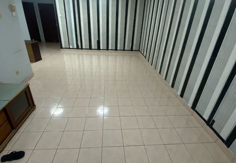 Venice Hills Condo Cheras for Sale!