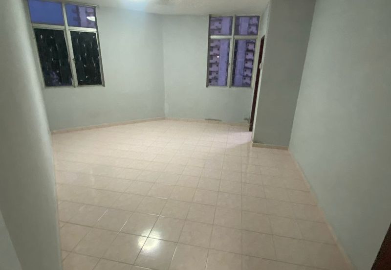 Venice Hills Condo Cheras for Sale!