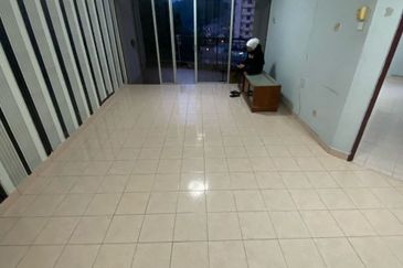 Venice Hills Condo Cheras for Sale!