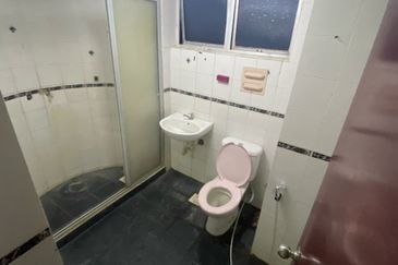 Venice Hills Condo Cheras for Sale!