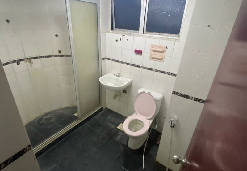 Venice Hills Condo Cheras for Sale!