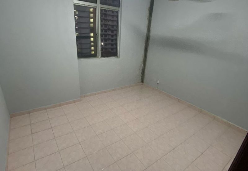 Venice Hills Condo Cheras for Sale!