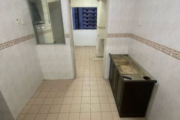 Venice Hills Condo Cheras for Sale!