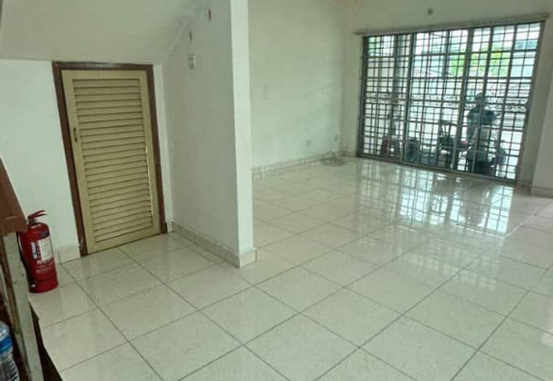 BEST LOCATION! Double Storey Terrace House at Seksyen 9 Bangi for Rent!