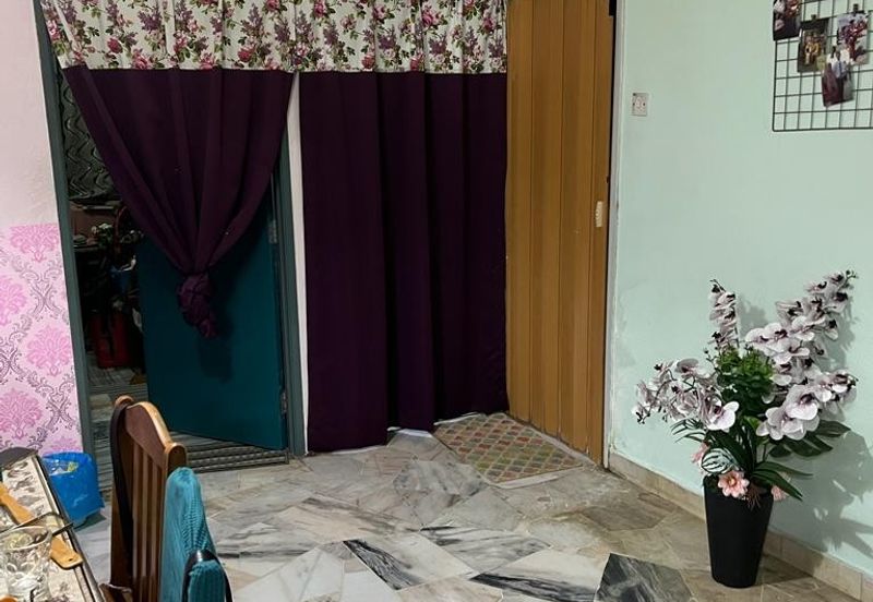 HOT SELLING BELOW MV! Block G Baiduri Apartment Desa Pandan for Sale!