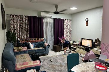 HOT SELLING BELOW MV! Block G Baiduri Apartment Desa Pandan for Sale!