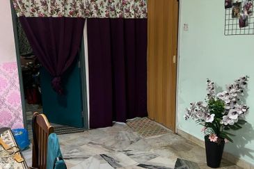 HOT SELLING BELOW MV! Block G Baiduri Apartment Desa Pandan for Sale!