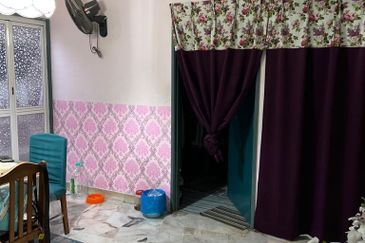 HOT SELLING BELOW MV! Block G Baiduri Apartment Desa Pandan for Sale!