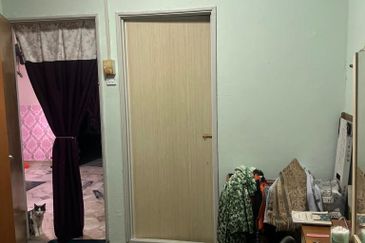 HOT SELLING BELOW MV! Block G Baiduri Apartment Desa Pandan for Sale!