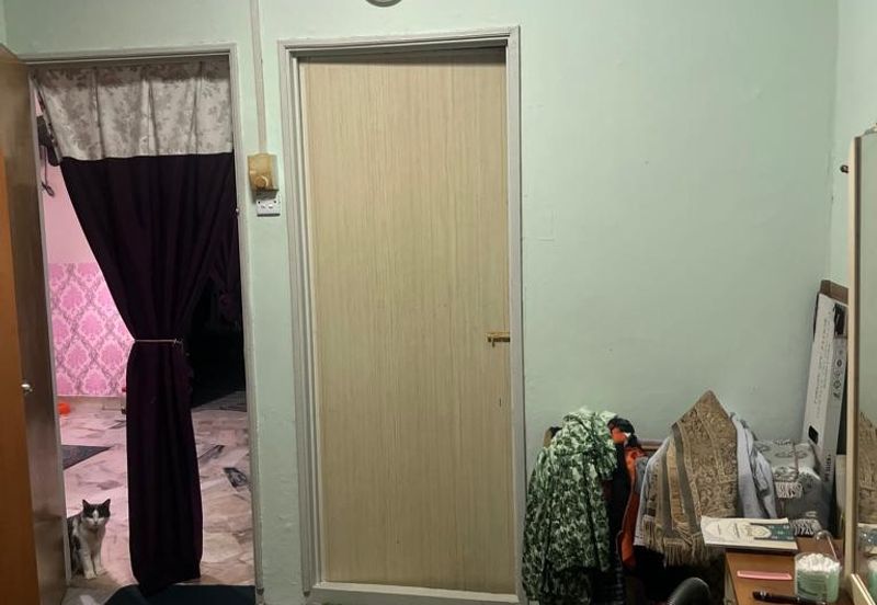 HOT SELLING BELOW MV! Block G Baiduri Apartment Desa Pandan for Sale!