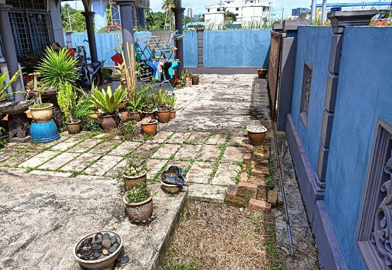 BEST LOCATION! Bungalow at Jalan Seri Teruntum Tanah Putih Kuantan Pahang for SALE!