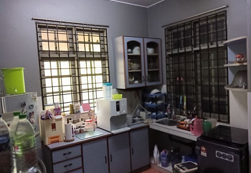 BEST LOCATION! Bungalow at Jalan Seri Teruntum Tanah Putih Kuantan Pahang for SALE!