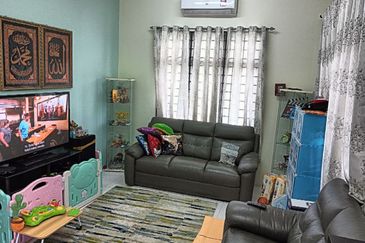 BEST LOCATION! Bungalow at Jalan Seri Teruntum Tanah Putih Kuantan Pahang for SALE!