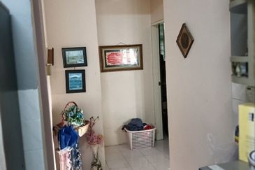 BEST LOCATION! Bungalow at Jalan Seri Teruntum Tanah Putih Kuantan Pahang for SALE!