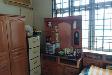 BEST LOCATION! Bungalow at Jalan Seri Teruntum Tanah Putih Kuantan Pahang for SALE!