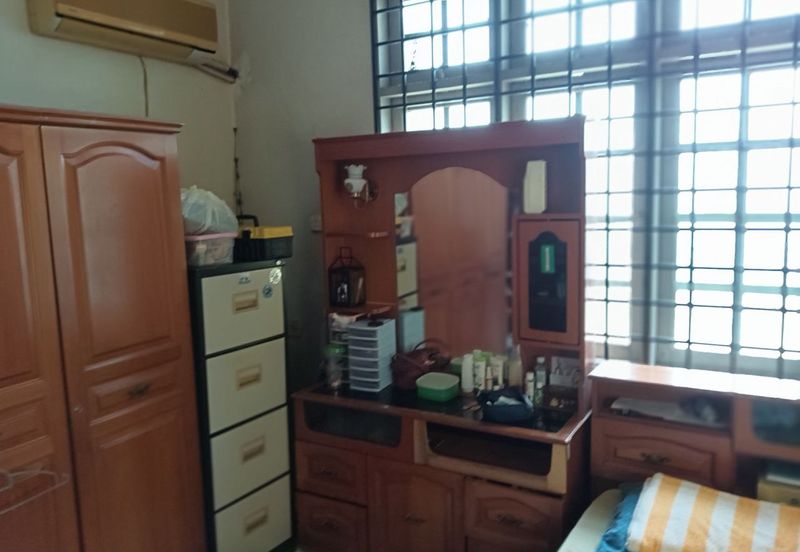 BEST LOCATION! Bungalow at Jalan Seri Teruntum Tanah Putih Kuantan Pahang for SALE!