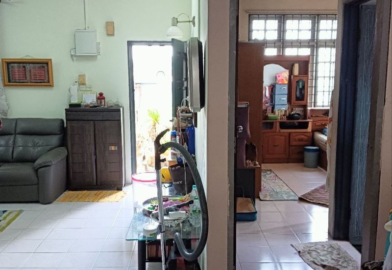BEST LOCATION! Bungalow at Jalan Seri Teruntum Tanah Putih Kuantan Pahang for SALE!