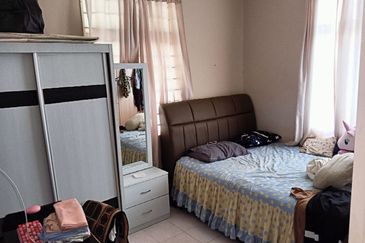 BEST LOCATION! Bungalow at Jalan Seri Teruntum Tanah Putih Kuantan Pahang for SALE!