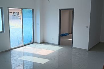 HOT DEAL! Corner lot! Double Storey Link House at Casawood Cybersouth for Sale!