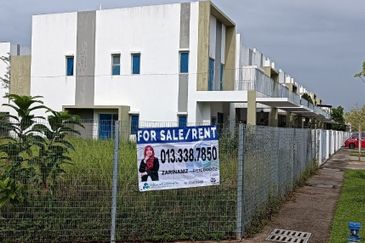 HOT DEAL! Corner lot! Double Storey Link House at Casawood Cybersouth for Sale!