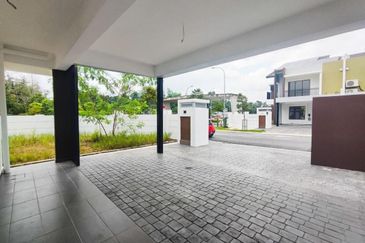 HOT DEAL! Corner Lot Double Storey Serimba@Laman Tasik Bukit Mahkota Bangi for  Rent!