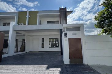 HOT DEAL! Corner Lot Double Storey Serimba@Laman Tasik Bukit Mahkota Bangi for  Rent!