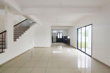 HOT DEAL! Corner Lot Double Storey Serimba@Laman Tasik Bukit Mahkota Bangi for  Rent!