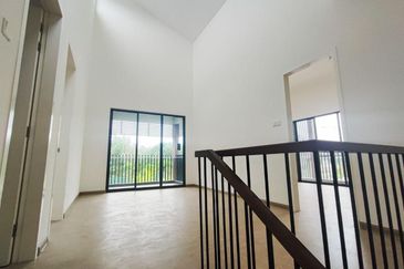 HOT DEAL! Corner Lot Double Storey Serimba@Laman Tasik Bukit Mahkota Bangi for  Rent!