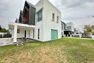 HOT DEAL! Corner Lot Double Storey Semi-D Garden Homes Ebonylane Eco Forest Semenyih for SALE!