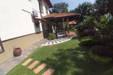 HOT DEAL! URGENT SALE! Bungalow Double Storey for Sale at Sg Buloh! Freehold!