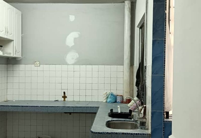 HOT DEAL! PANGSAPURI BLOCK E, DESA PANDAN FOR SALE!