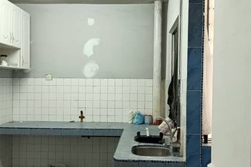 HOT DEAL! PANGSAPURI BLOCK E, DESA PANDAN FOR SALE!