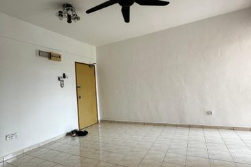 HOT DEAL! Very Well Maintained! Mawar Apartment Taman Sutera Kajang for Sale!